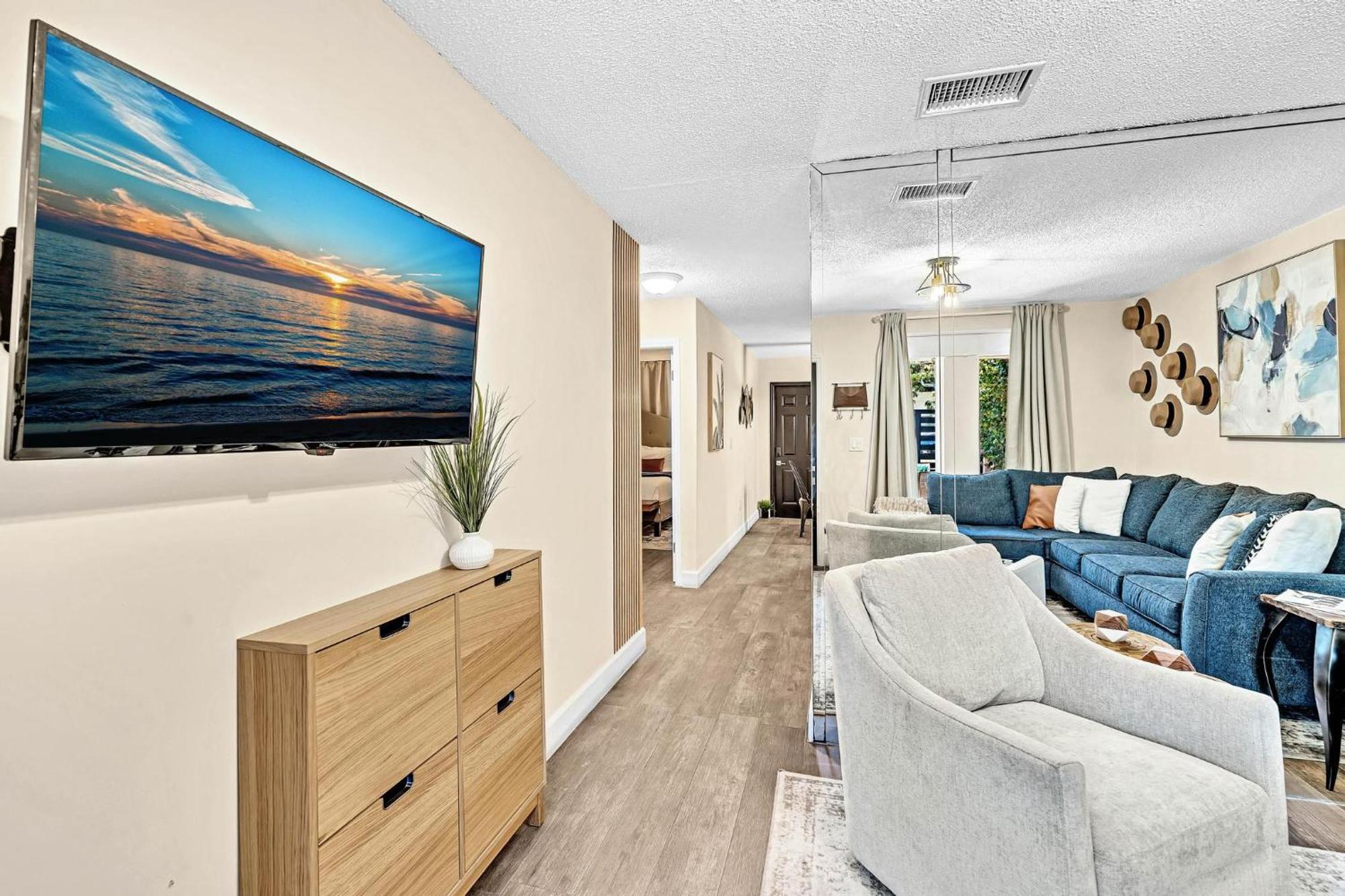 Estelo'S Place - Modern Townhouse With King Bed, Only 5 Min From The Airport! 迈阿密 外观 照片