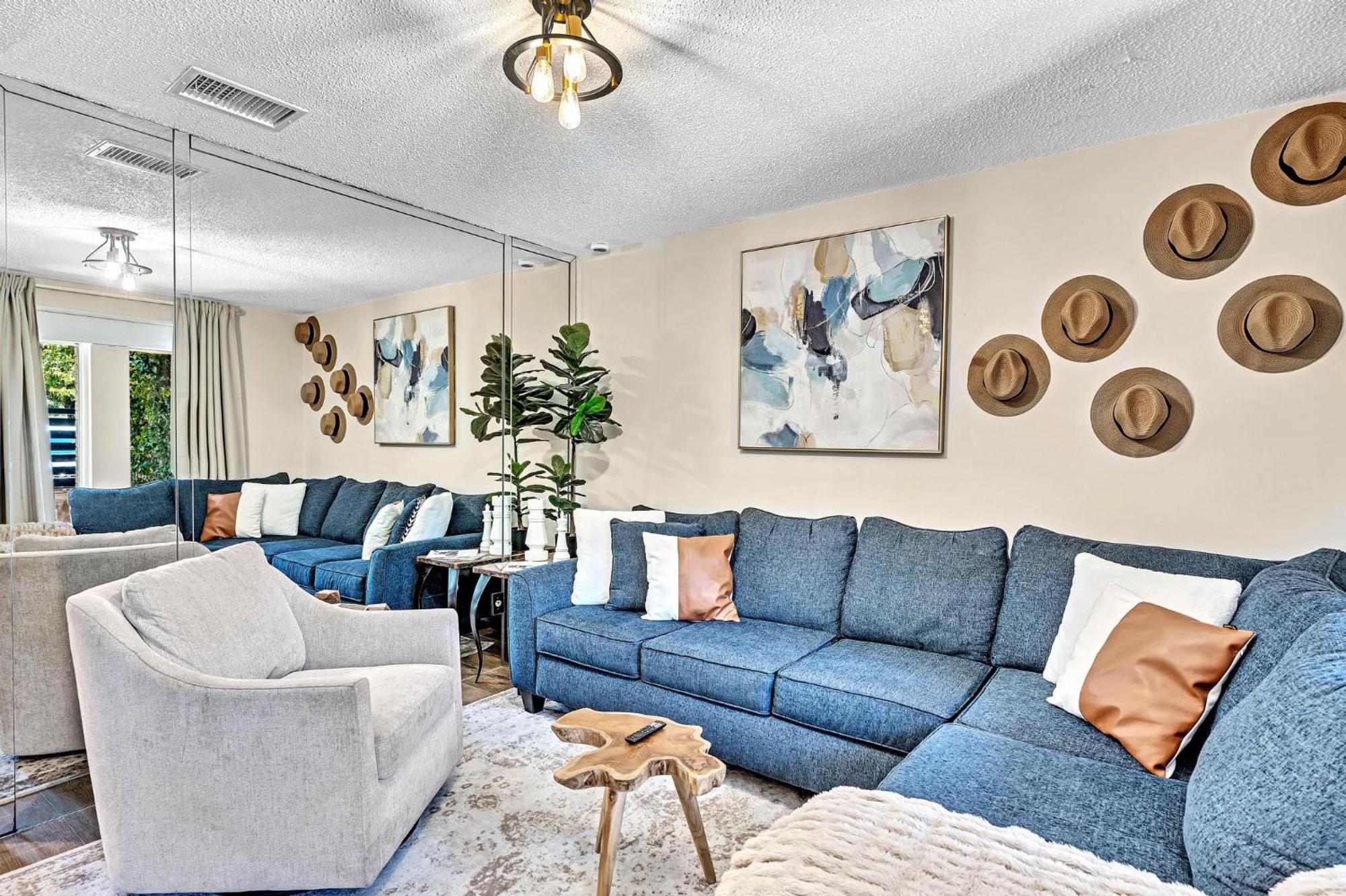 Estelo'S Place - Modern Townhouse With King Bed, Only 5 Min From The Airport! 迈阿密 外观 照片