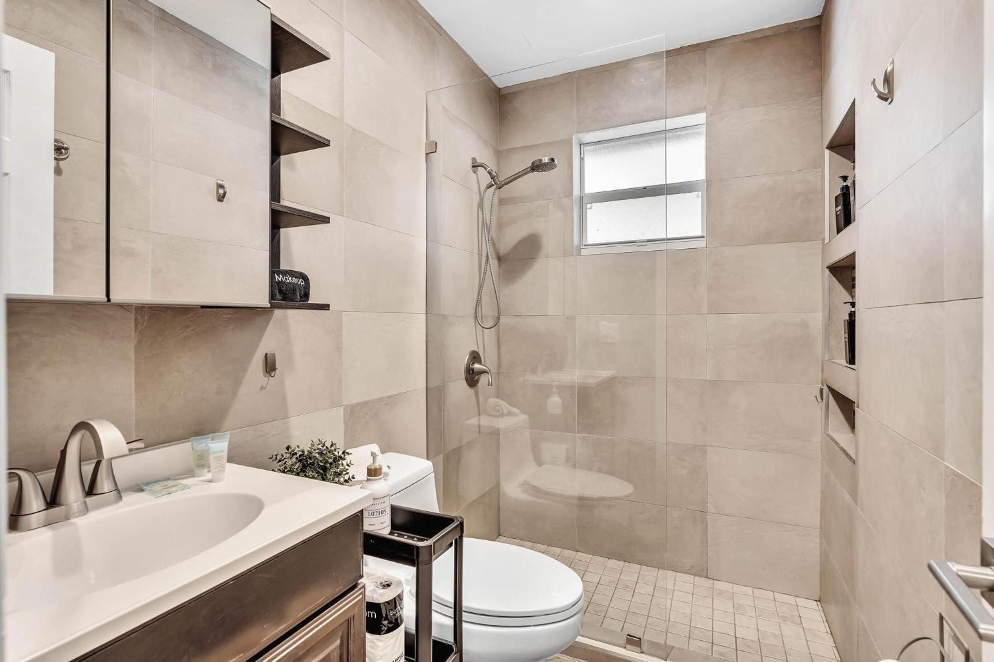 Estelo'S Place - Modern Townhouse With King Bed, Only 5 Min From The Airport! 迈阿密 外观 照片